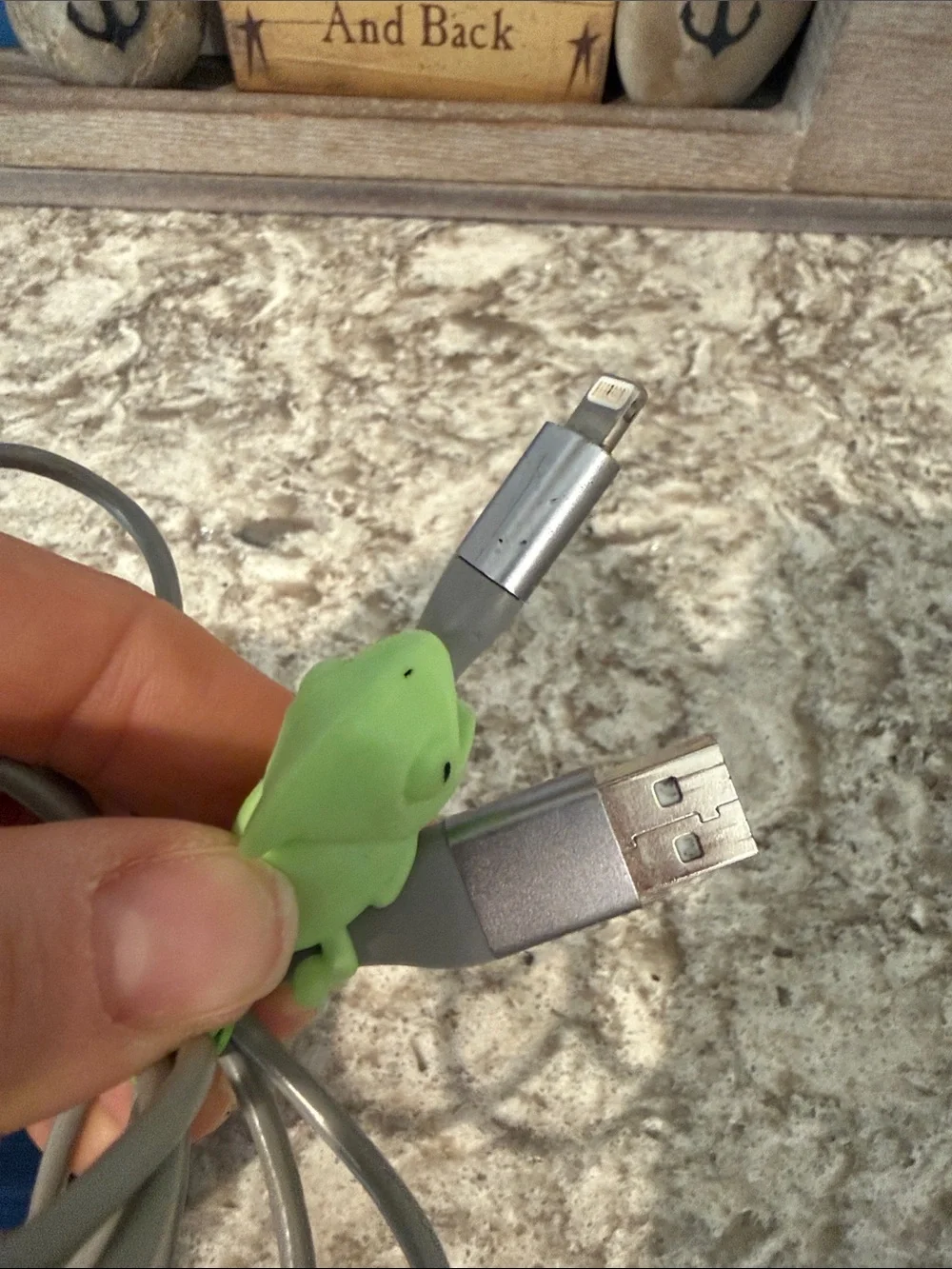 USB to Lightning Cable (8) + 2 power banks